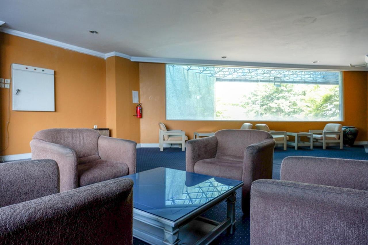 Hotel New Puri Garden Bandara Семаранг Екстериор снимка