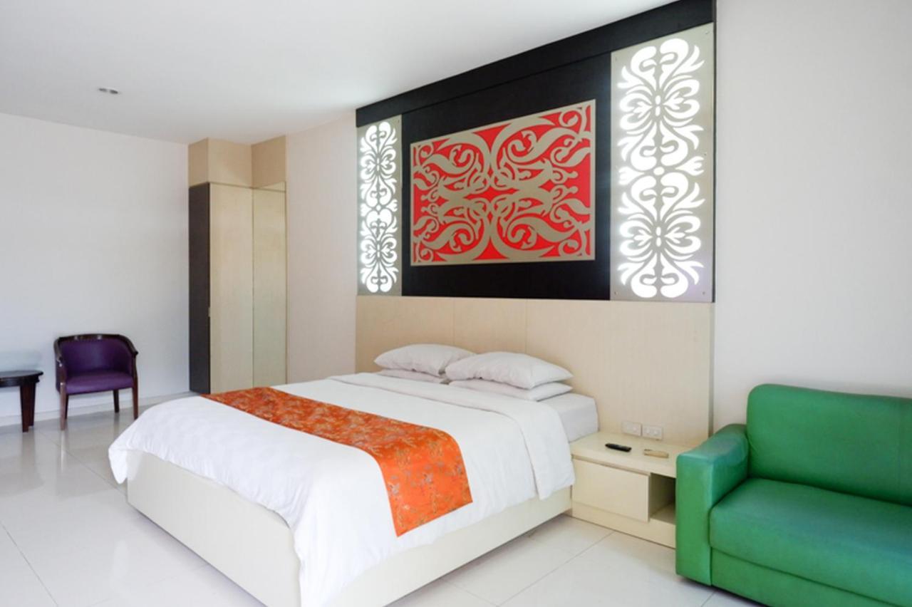Hotel New Puri Garden Bandara Семаранг Екстериор снимка