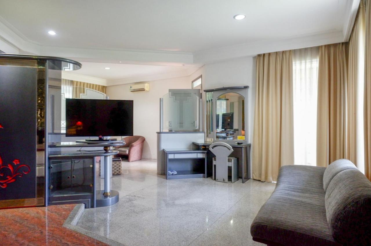 Hotel New Puri Garden Bandara Семаранг Екстериор снимка