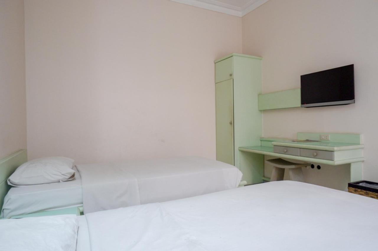 Hotel New Puri Garden Bandara Семаранг Екстериор снимка