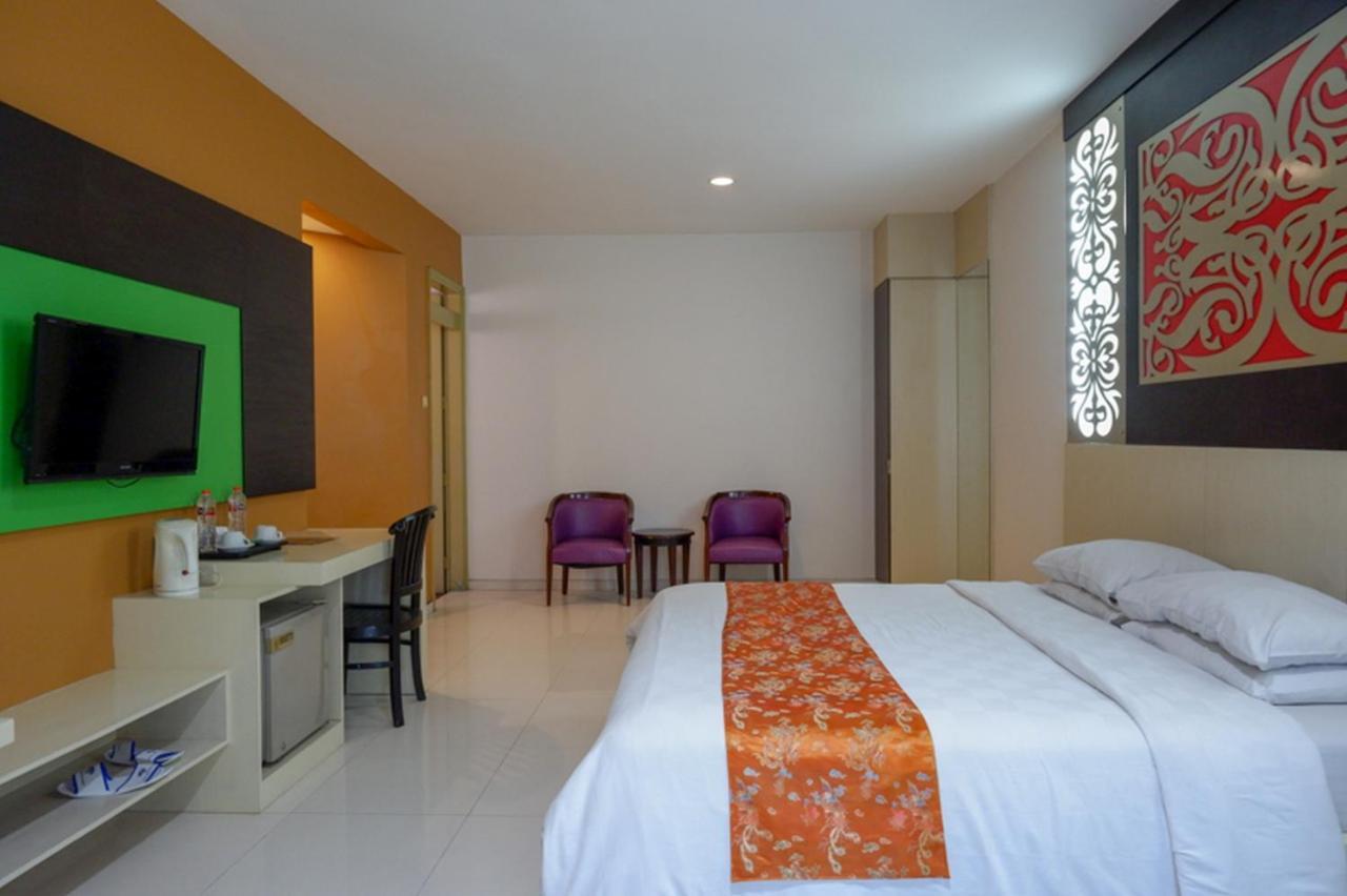 Hotel New Puri Garden Bandara Семаранг Екстериор снимка
