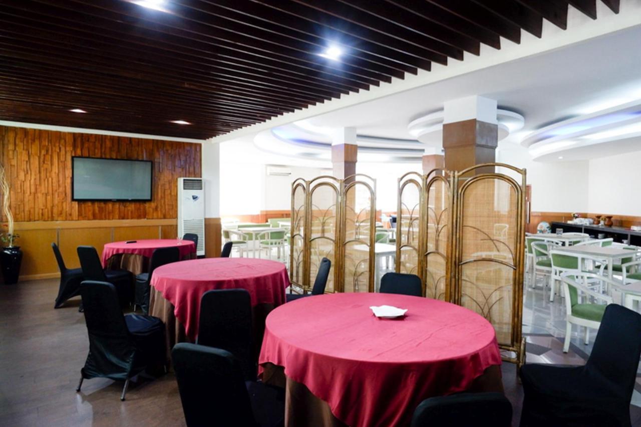 Hotel New Puri Garden Bandara Семаранг Екстериор снимка