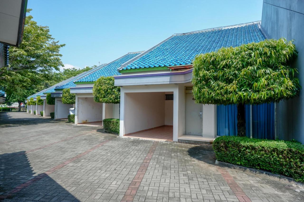 Hotel New Puri Garden Bandara Семаранг Екстериор снимка