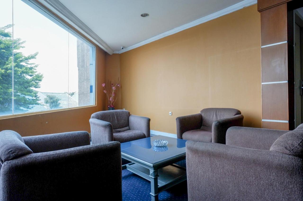 Hotel New Puri Garden Bandara Семаранг Екстериор снимка
