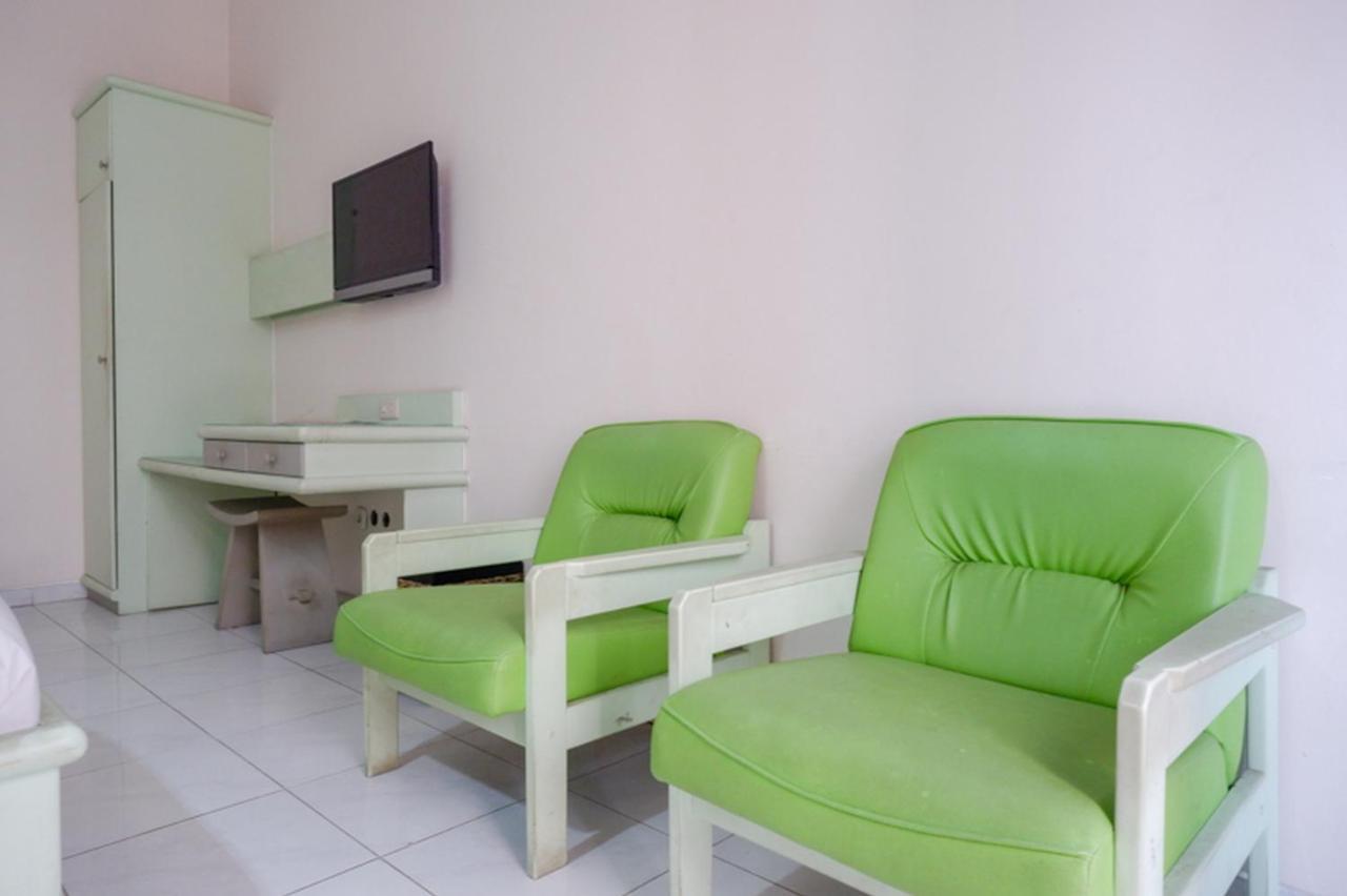 Hotel New Puri Garden Bandara Семаранг Екстериор снимка