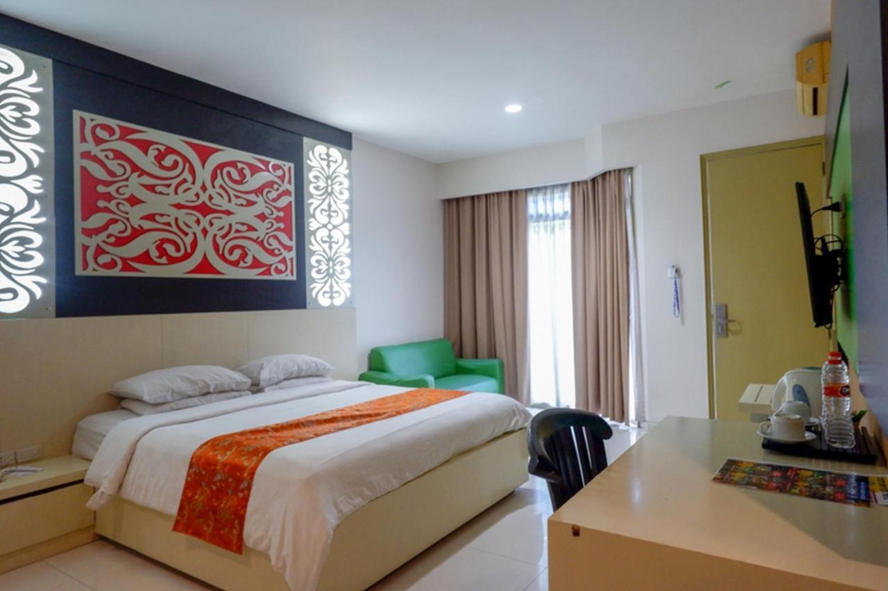 Hotel New Puri Garden Bandara Семаранг Екстериор снимка