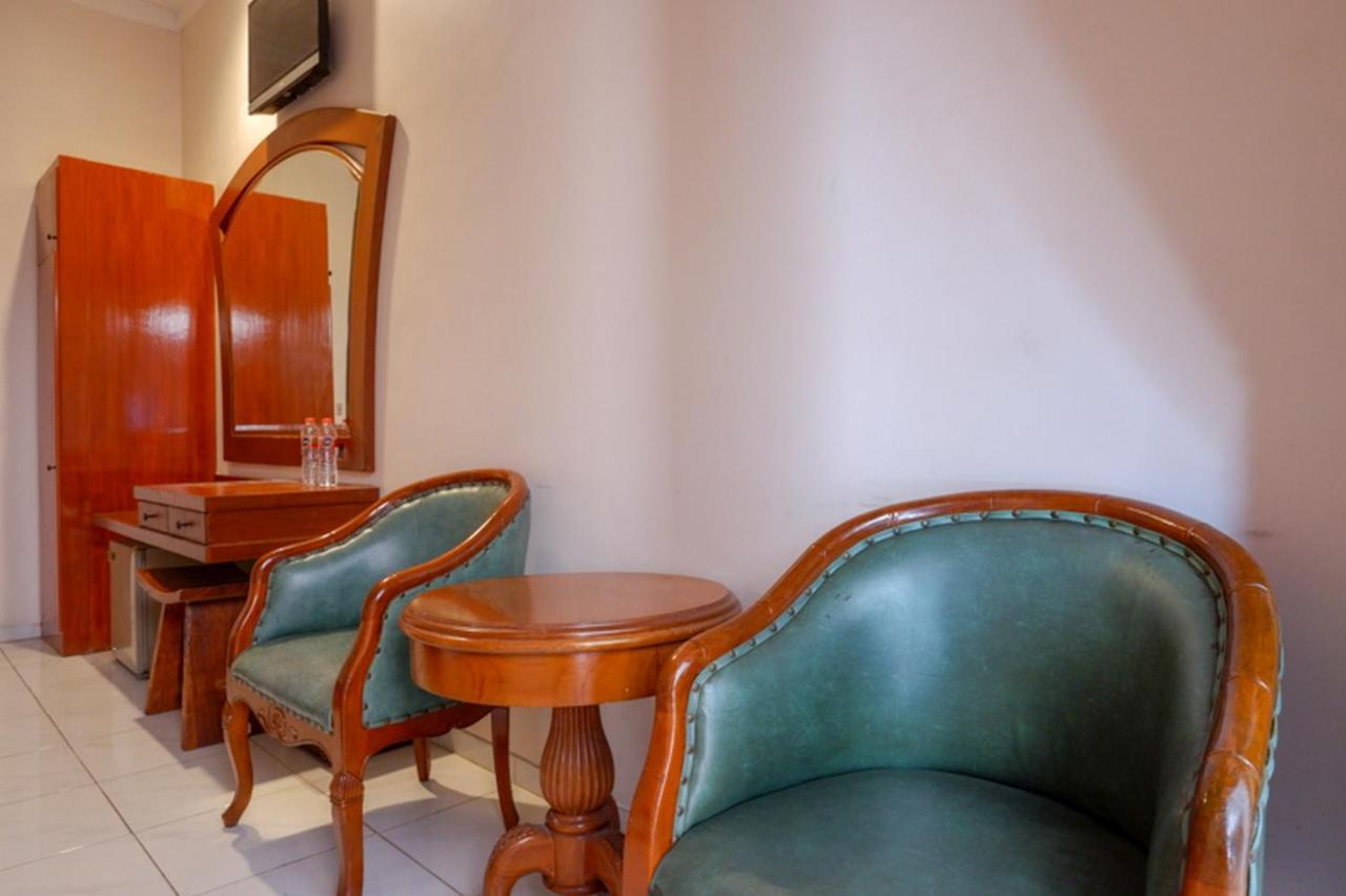 Hotel New Puri Garden Bandara Семаранг Екстериор снимка