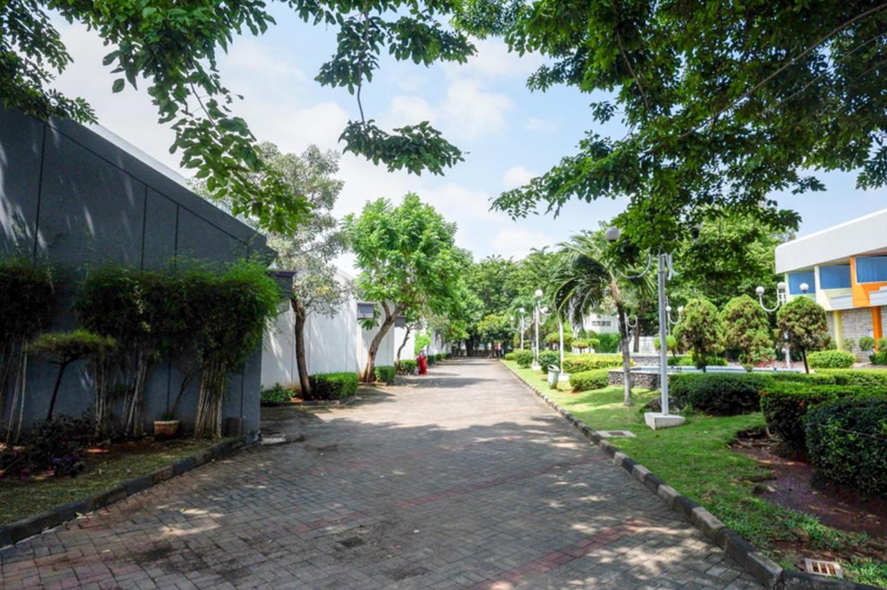 Hotel New Puri Garden Bandara Семаранг Екстериор снимка