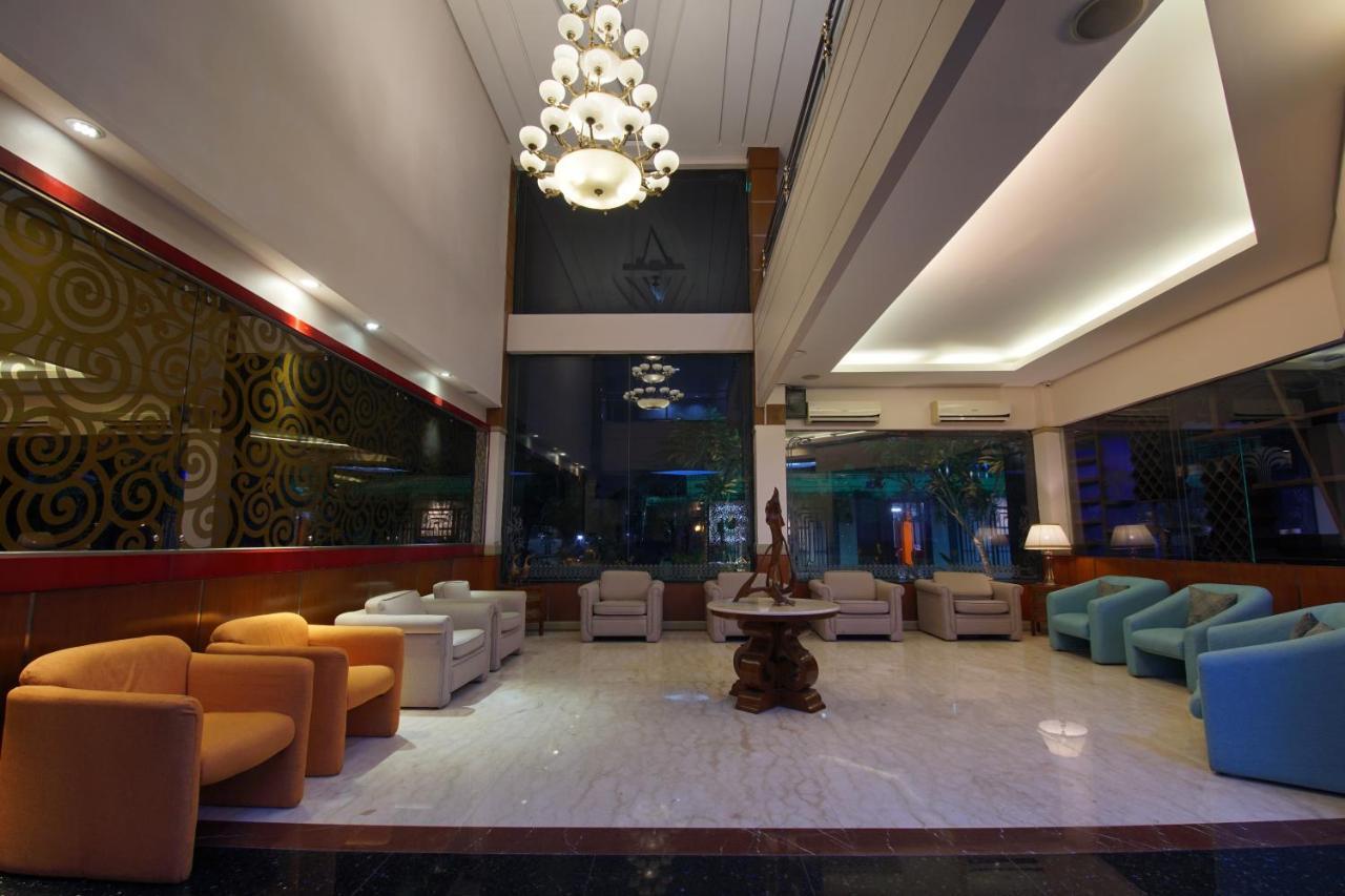 Hotel New Puri Garden Bandara Семаранг Екстериор снимка