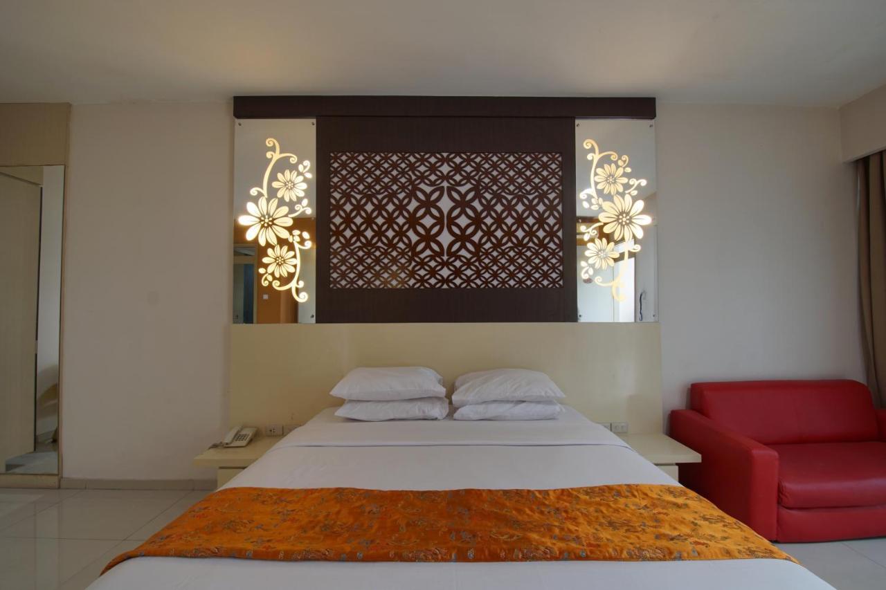 Hotel New Puri Garden Bandara Семаранг Екстериор снимка