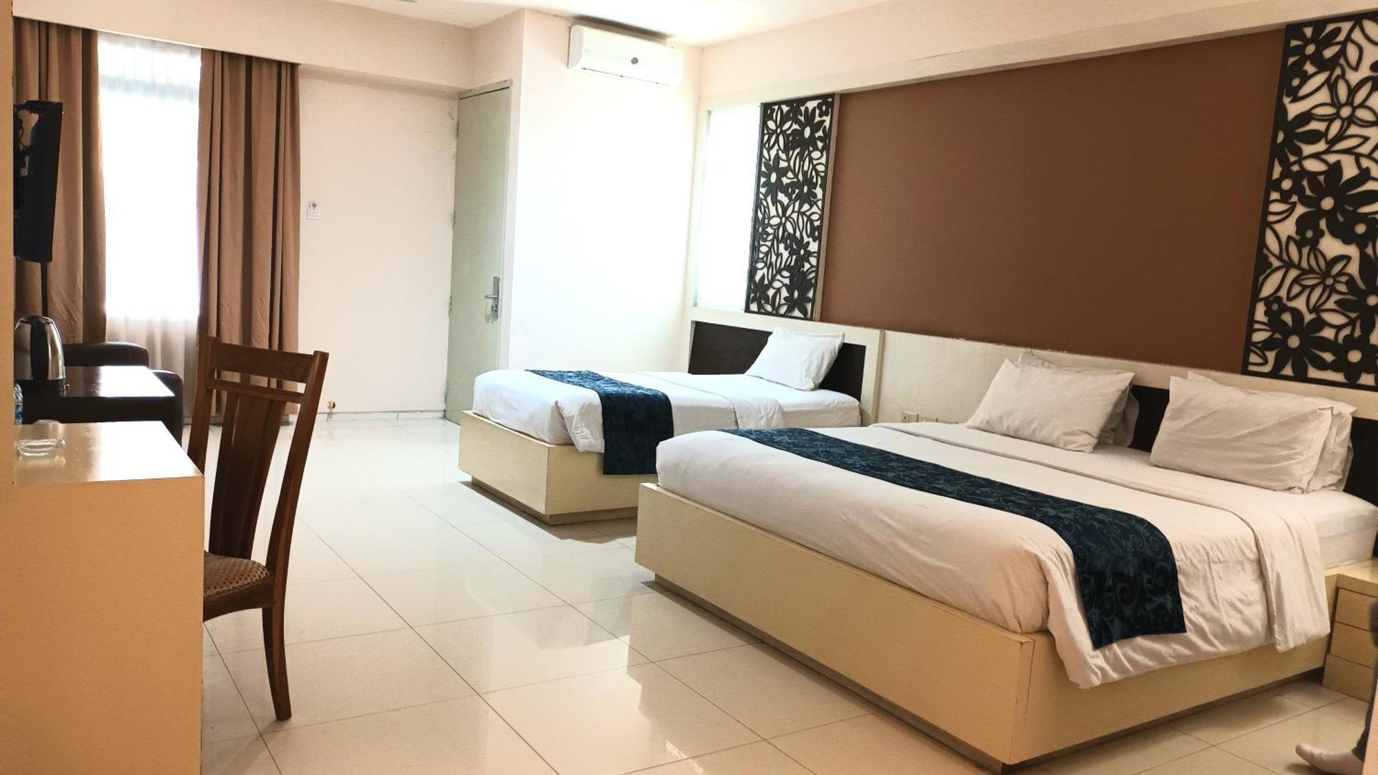 Hotel New Puri Garden Bandara Семаранг Екстериор снимка