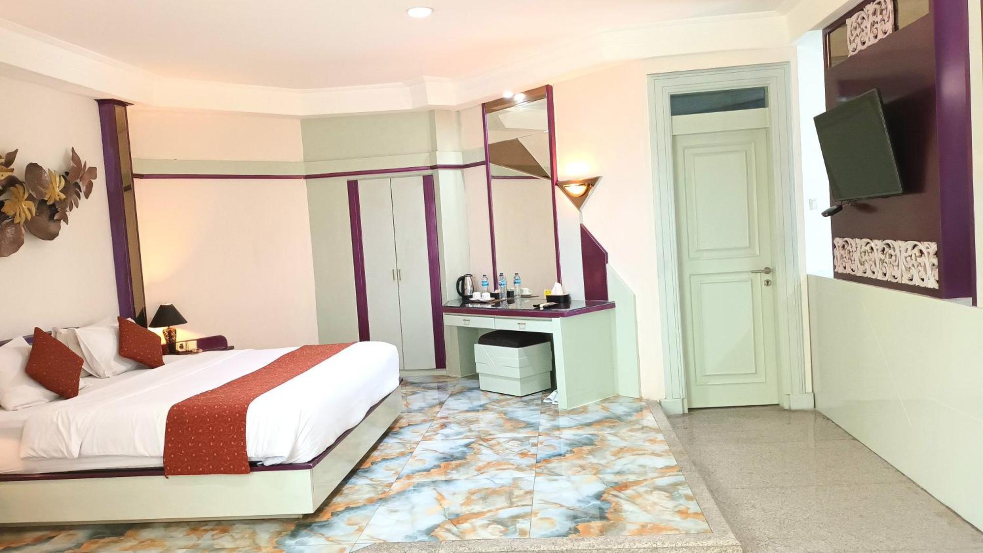 Hotel New Puri Garden Bandara Семаранг Екстериор снимка