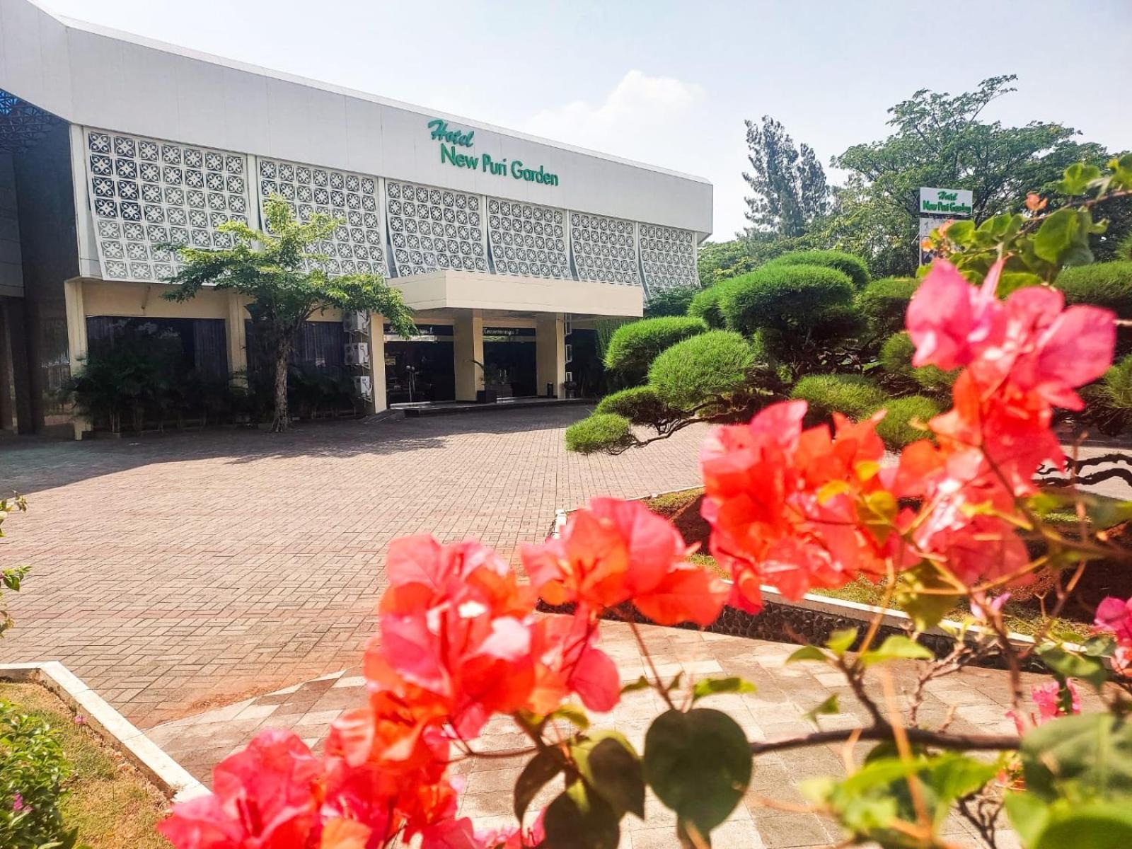 Hotel New Puri Garden Bandara Семаранг Екстериор снимка