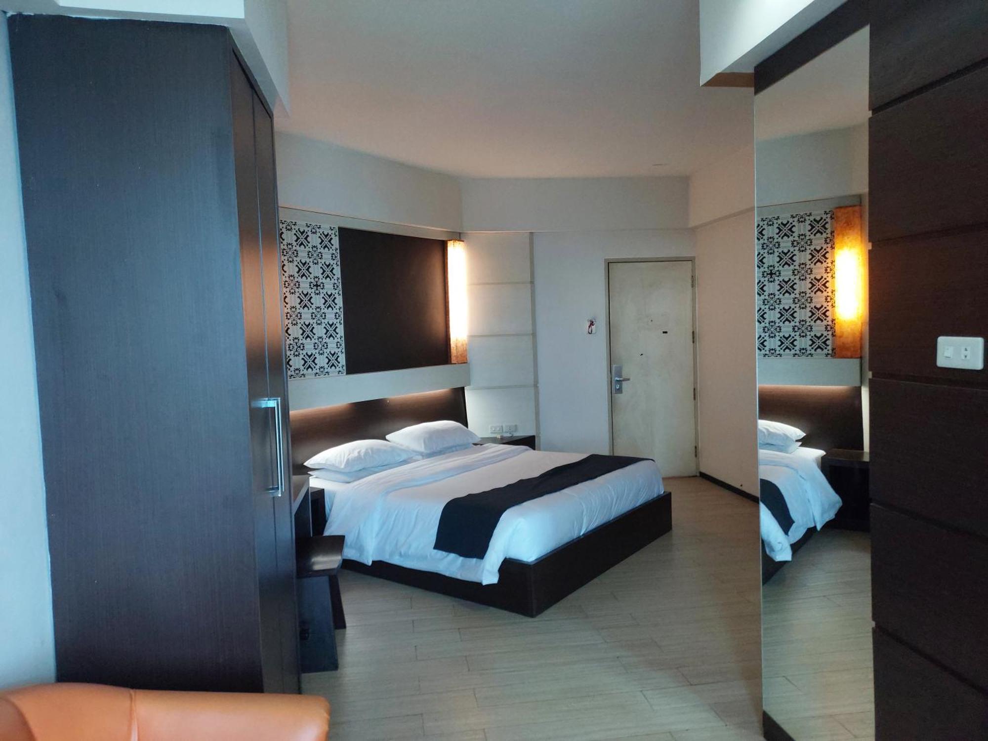 Hotel New Puri Garden Bandara Семаранг Екстериор снимка