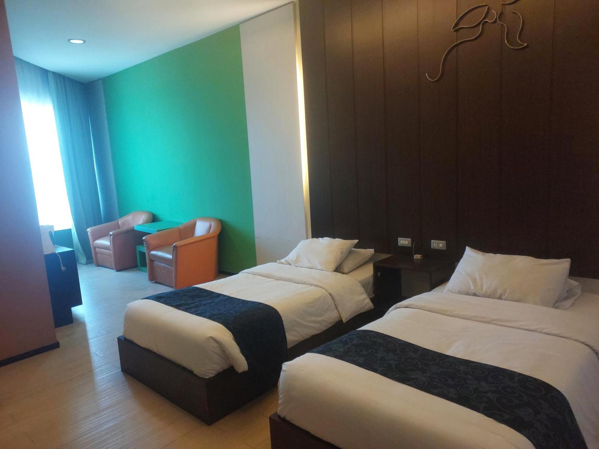 Hotel New Puri Garden Bandara Семаранг Екстериор снимка