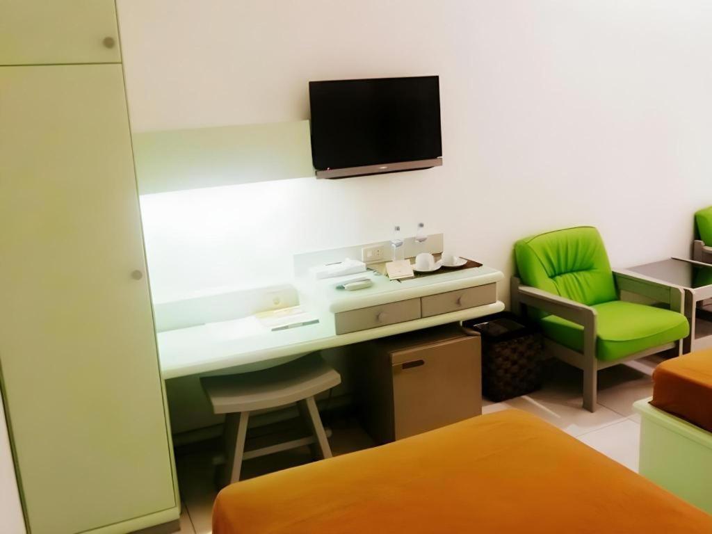 Hotel New Puri Garden Bandara Семаранг Екстериор снимка