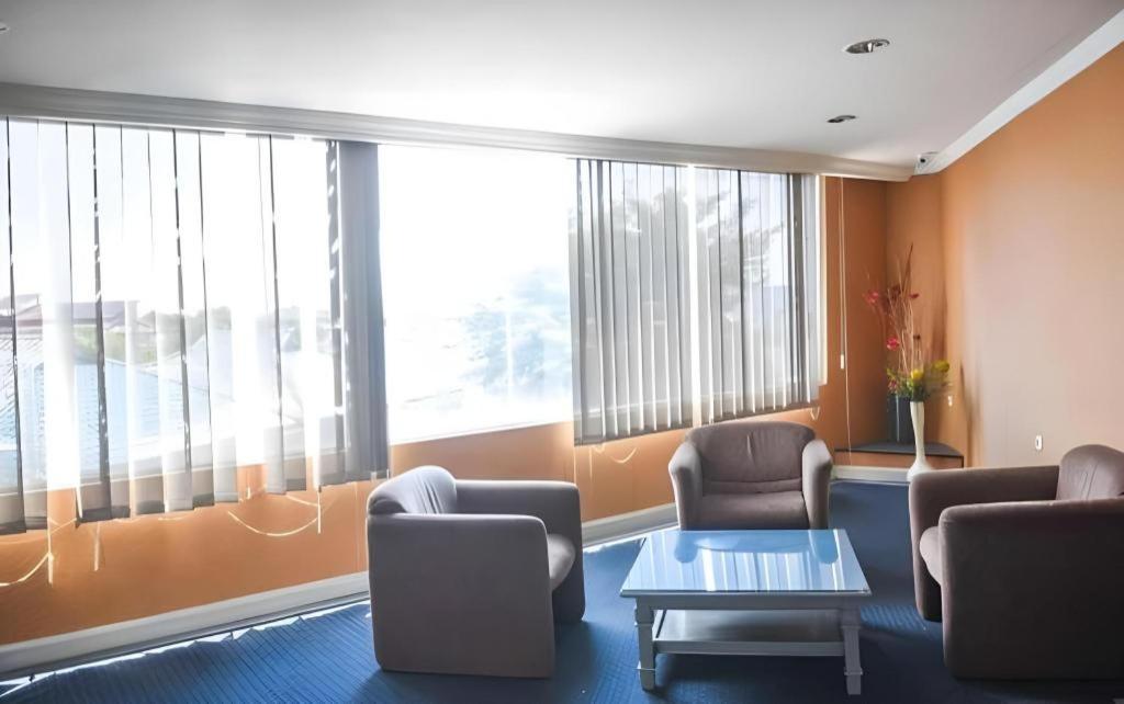 Hotel New Puri Garden Bandara Семаранг Екстериор снимка