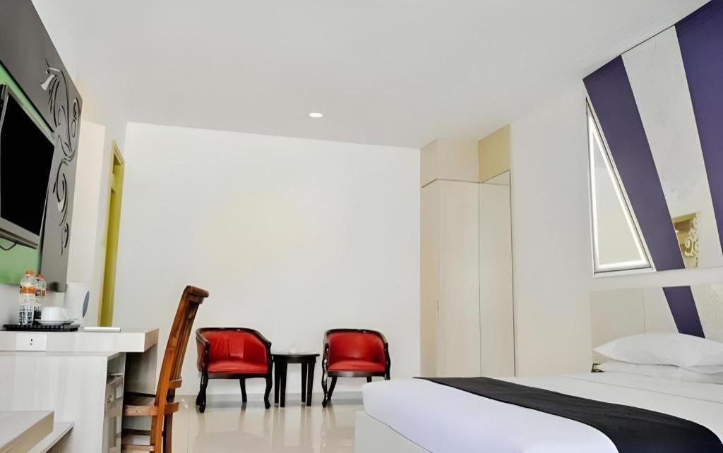 Hotel New Puri Garden Bandara Семаранг Екстериор снимка