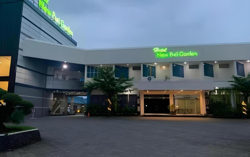 Hotel New Puri Garden Bandara Семаранг Екстериор снимка