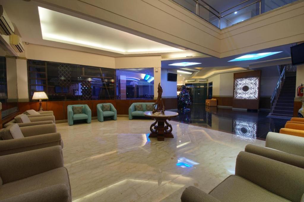Hotel New Puri Garden Bandara Семаранг Екстериор снимка